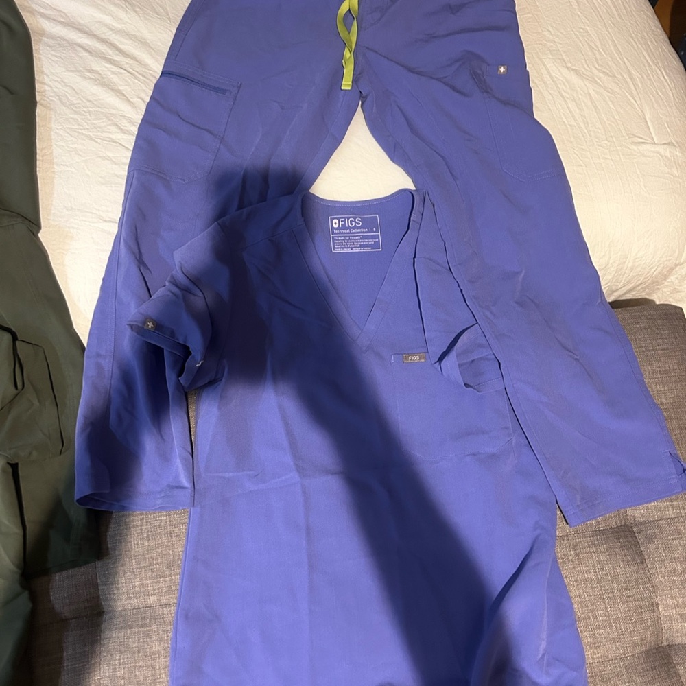 Figs Royal Blueberry Scrub Set